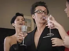 Videos gratis de porno xxx tres guarras alemanas folladas por un chico