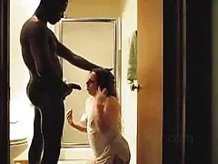 Xxx bien putas somos pareja golpeando en el baño