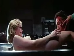 Porno gratis de mujeres culonas barbara crampton en re-animator