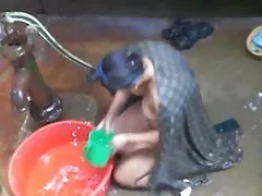 Videos x culos baño oculto vecino 4