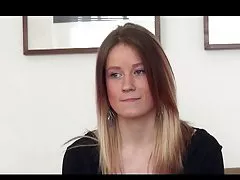 Videos de chikas calientes una chica bastante húngara con cuerpo en forma apretada hace un casting