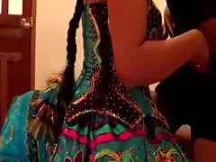 Sexo por el chico con una mujer danzante de saya-caporal 2.