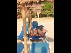Videos pirnos xxx pareja amateur follando en la playa del hotel!