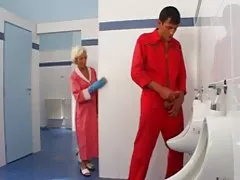 Vídeos pornosgratis madura sexo en el baño
