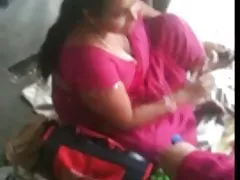 Mujeres putas xxx videos milf tetona india en una estación de tren 2 (o) (o)