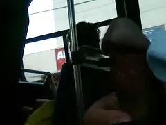 Putas xzz mostrando la polla en el bus