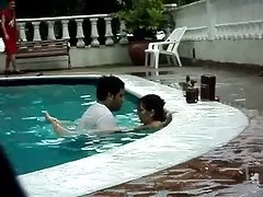 Sexo putas de porno en la piscina.