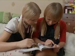 Videos poeno gratis que leyendo la revista de moda de hombres.