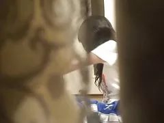 Ventana de peep en higiene dental japonesa estudiante