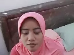 Hombre blanco occidental da un trabajo a un inmigrante casado (pov)