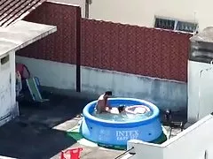 Porno putas niñas viendo a pareja follar en piscina cfnm