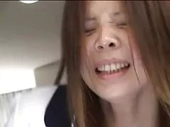 Prno xxx sexy colegiala japonesa chupa y sorbe en dos grandes pollas