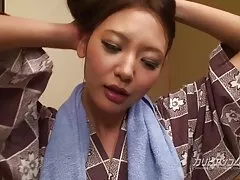 Viejo xxx gratis juguete juego con chica kimono sexy