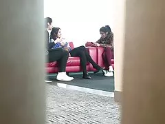 Pollo indio Cándido shoeplay de pies colgando medias negras