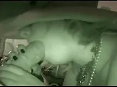 Recibiendo xxx xxx putas una buena mamada en la fiesta