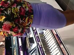 Pprno gratis asiática sexy en vestido morado mostrando tanga