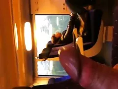 Ver mujer des nudas flash martillo en tren para adolescente con corrida