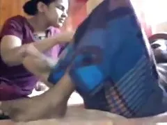 Amigo cercano de la esposa de engaño de Bangladesh con marido