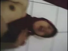 Hiyab-striptease de chica Indonesia 2
