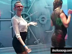 Videos xxx gratis chicas de club bi tener orgía de sexo en público