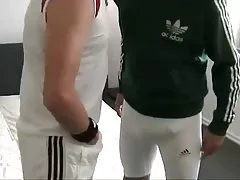 Caliente tias buenas mamando pollas porno amateur athletic