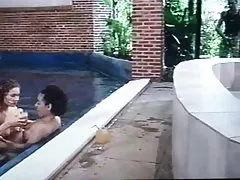 Sexo duro orgía de piscina adolescente francesa con draghixa