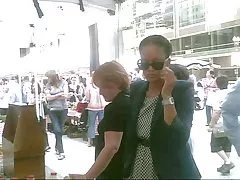 X videosxxx upskirted un pollo negro en el mercado - que buen culo wow!