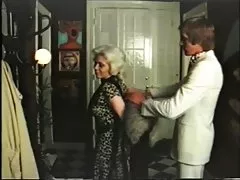 Cougar putas 18 rubia tiene sexo con el gigolo - vintage