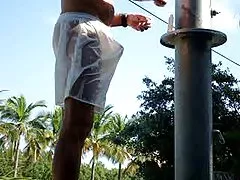 Mega nalgonas porno ducha de playa en público