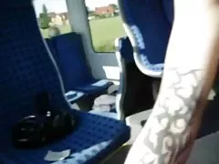 Mamada ver imagenes porno corrida de sexo en público en un tren loco