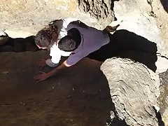 Muy cachondas tugas en las rocas