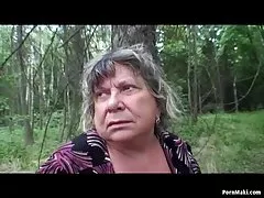 Ver xxx putas abuela tetona que se divierten en el bosque