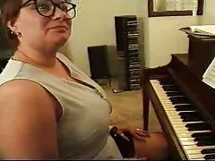 Ver xxx de culonas gordita madura juega el piano... f70