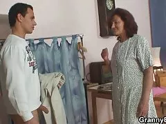 Bien culonas porno abuela de coser salta polla fresca