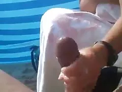 Playa mujeres mamando verga handjob
