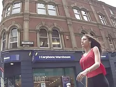 Zorras pisando seguir de la chica que es todo tetas y culo