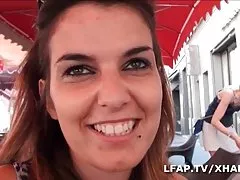 Ella mujeres desnudándose le tira ex hermano
