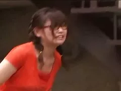 Robo de pelos de coño de las niñas caminando calle... 2