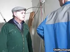 Xxx putas xxx trío loco en el trabajo