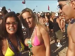 Cachondas mujeres desnudas porno chicas muestran sus tetas tetitas al aire libre