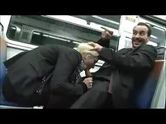Putas viejas follando follando en el metro francés
