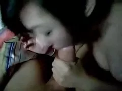 Xxx chavitas novia bonita da un oral y un amigo mirando
