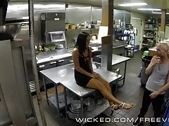 Wicked - gianna nicole folla le jefe en la cocina
