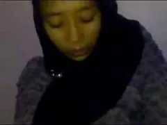 Indonesio-nining hijab oscilante