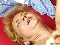 Porno y putas peludas abuela en acción