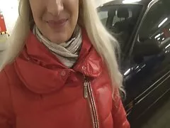 Rubia ver videos d porno de belleza en el garaje de mamada