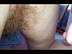 Chicasputas jugando con su peludo culo encontré un pube de 10 pulgadas