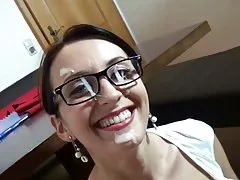 Caliente videos de porno xxx morena alemana recibe clases privadas y un pov facial